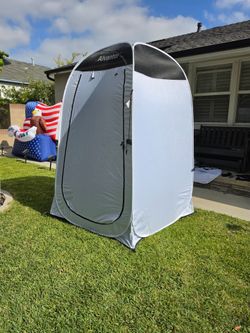 Pop shower/changing tent