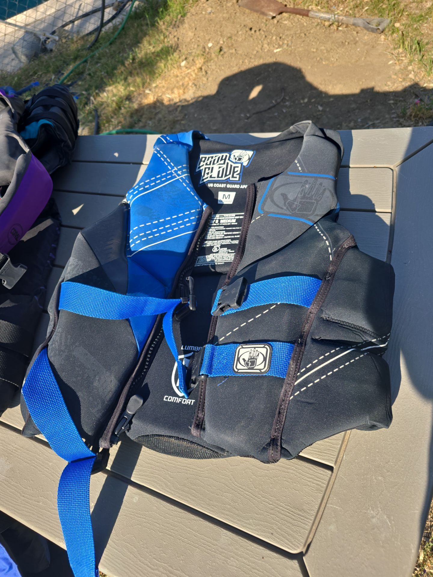 Body glove men's medium life jacket.
Is all adult