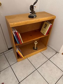 Bookcase  3 shelves oak wood  28” wide