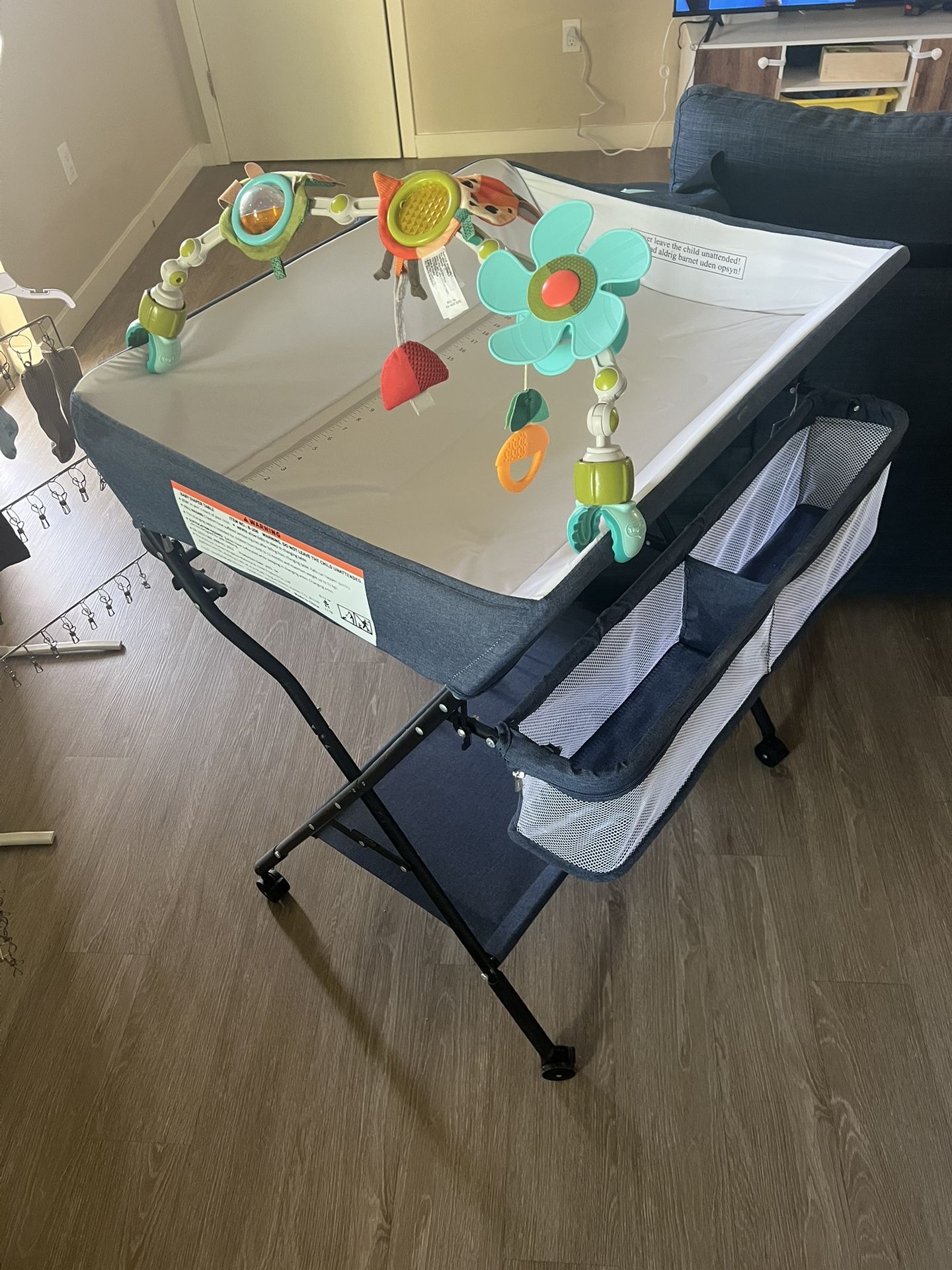 Portable baby diaper changing table