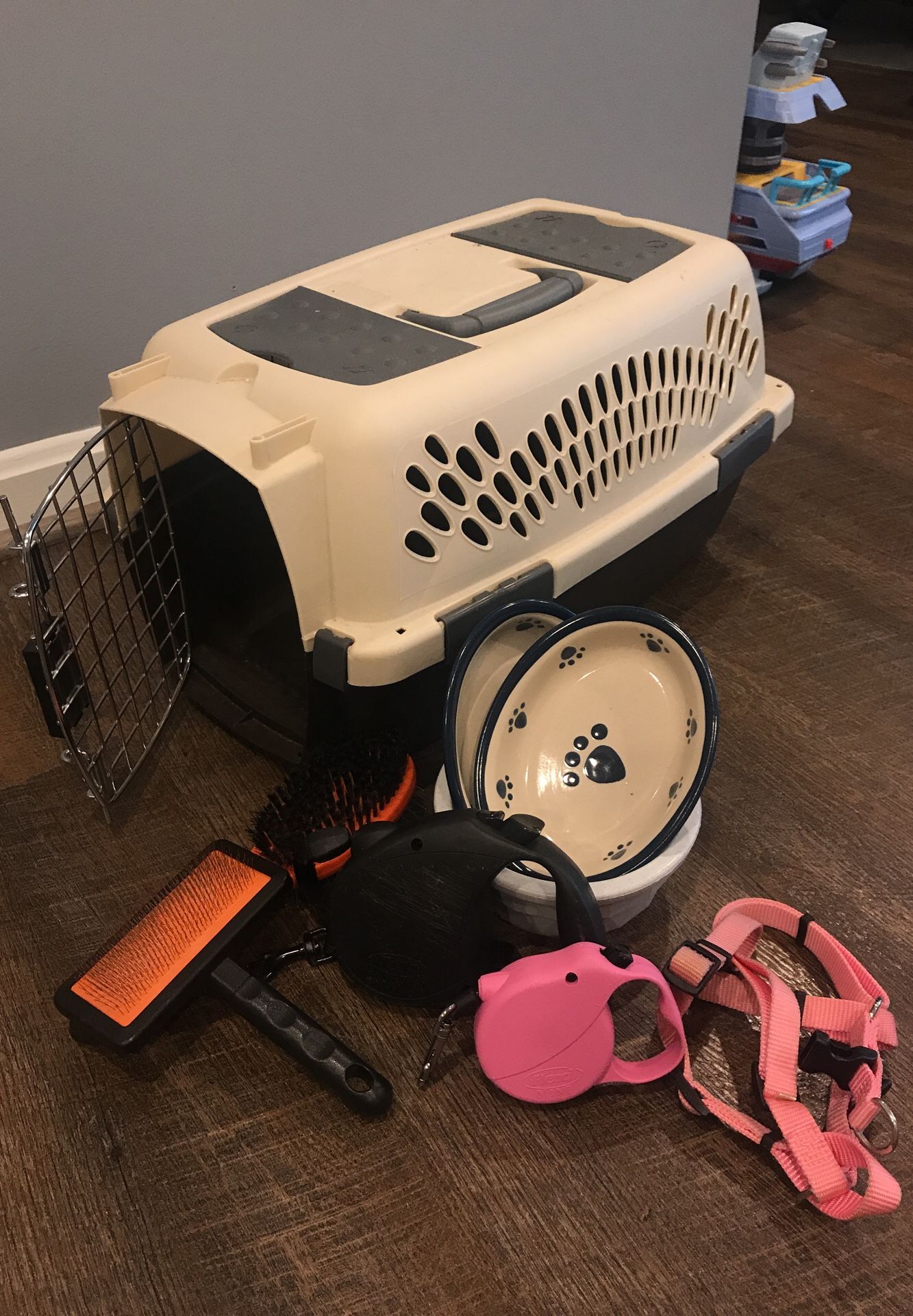 Dog cage and extras