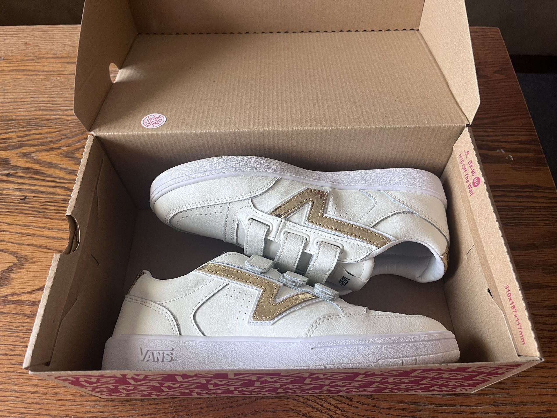 Women’s 7.5 Vans