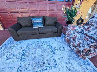 Beautiful Set Couch With Chair with push buttons Control RECLINER USB Regarger Racking Chair Totally Deep Clean Good Condition No Stains No Smell very