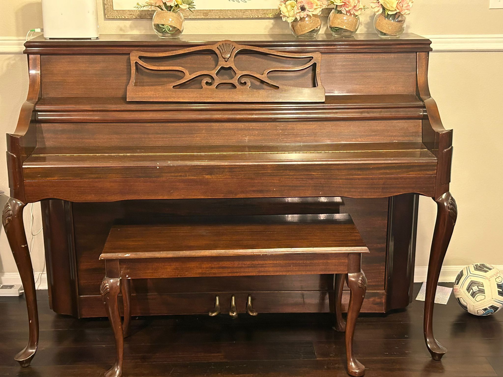 Piano Charles R. Walter