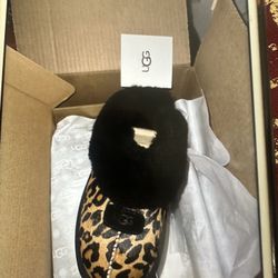 UGG SIZE 8 New Original 