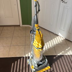 Dyson vacuum – vintage