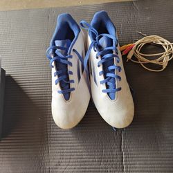 Size 8 Soccer Shoes 