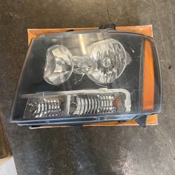 Tahoe Headlight : Driver Side OEM