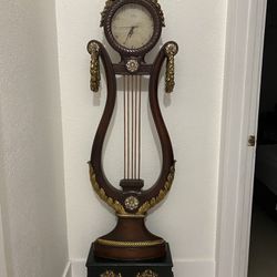 Satnd Wood Clock