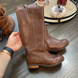 Girls Size 1 Cat & Jack Boots - Like new