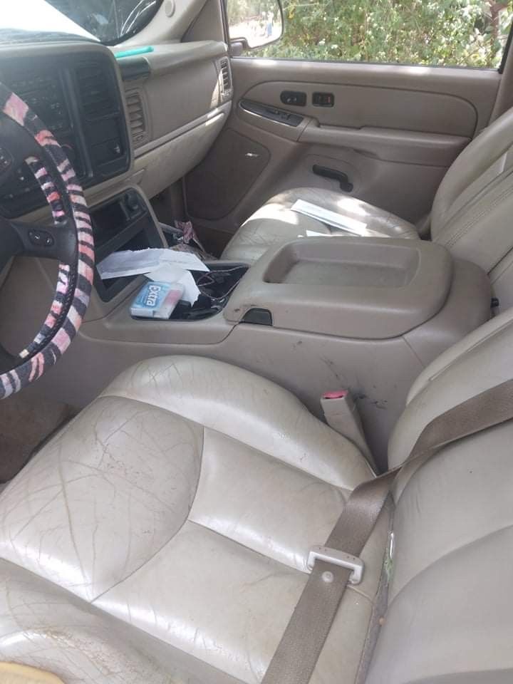 Bucket Seats An Center Console From A 04 Chevy Tahoe