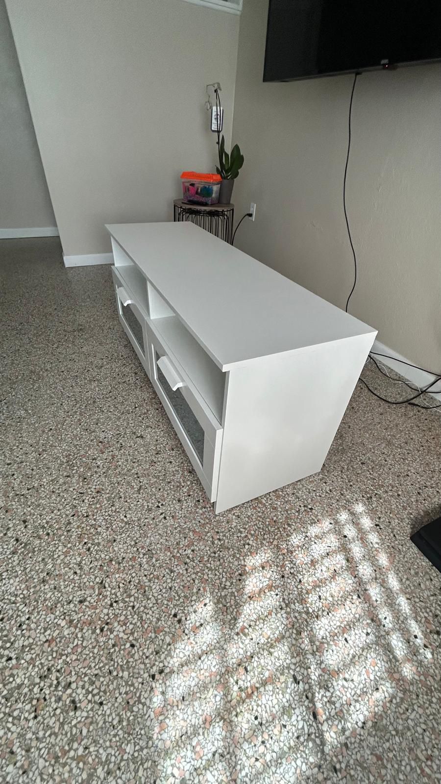 Tv Stand       47 1/4x16 1/8×20 7/8 "