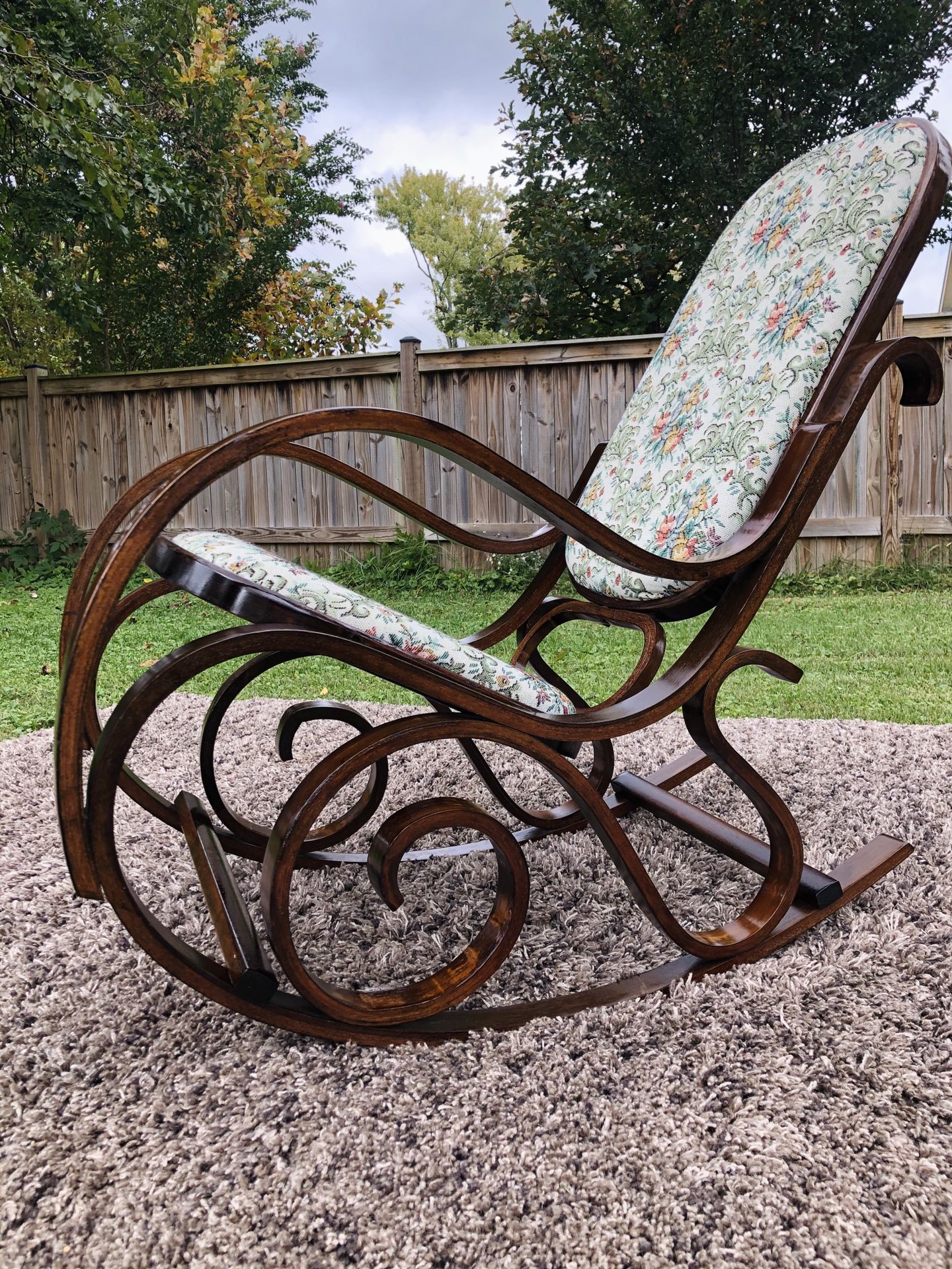 BENTWOOD Rocking Chair. Delivery available!🚚.