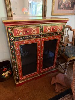 Accent cabinet
