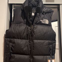 NEW Womans Northface Puffer Vest