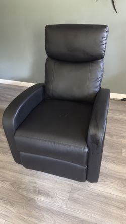 Black Reliefs Leather Chair