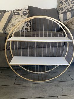 Round shelf