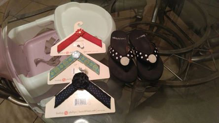 Lindsay Phillips kid flip flops