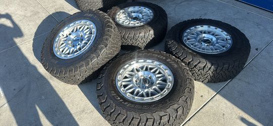 WHEELS KMC 17x8.5 TOYOTA CHEVY 4RUNNER