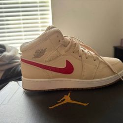 Air Jordan 1 UTL gs  Size 6.5