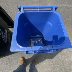 Trash Bin Pressure Wash Cleaner