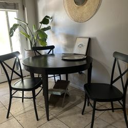 Round Table And 4 Chairs 