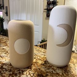 2 Vases