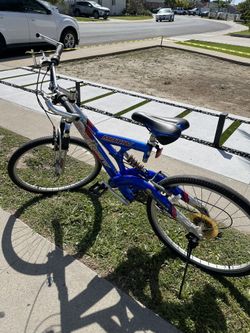 Motiv Rock Point Bicycle .