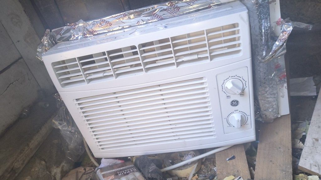 Haier Air Conditioner  (Specs In Picture)