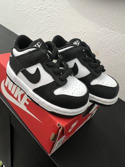 Nike Dunks Low “Panda”