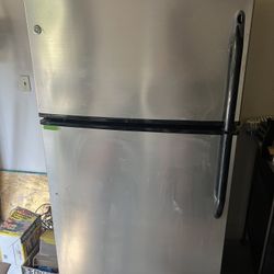 GE Refrigerator 