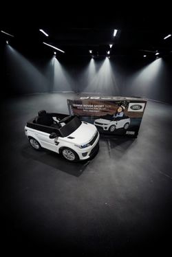 Range Rover Sport SVR In White For $160