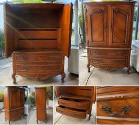Vintage French Provincial Wood Armoire / Wardrobe Cabinet 250$