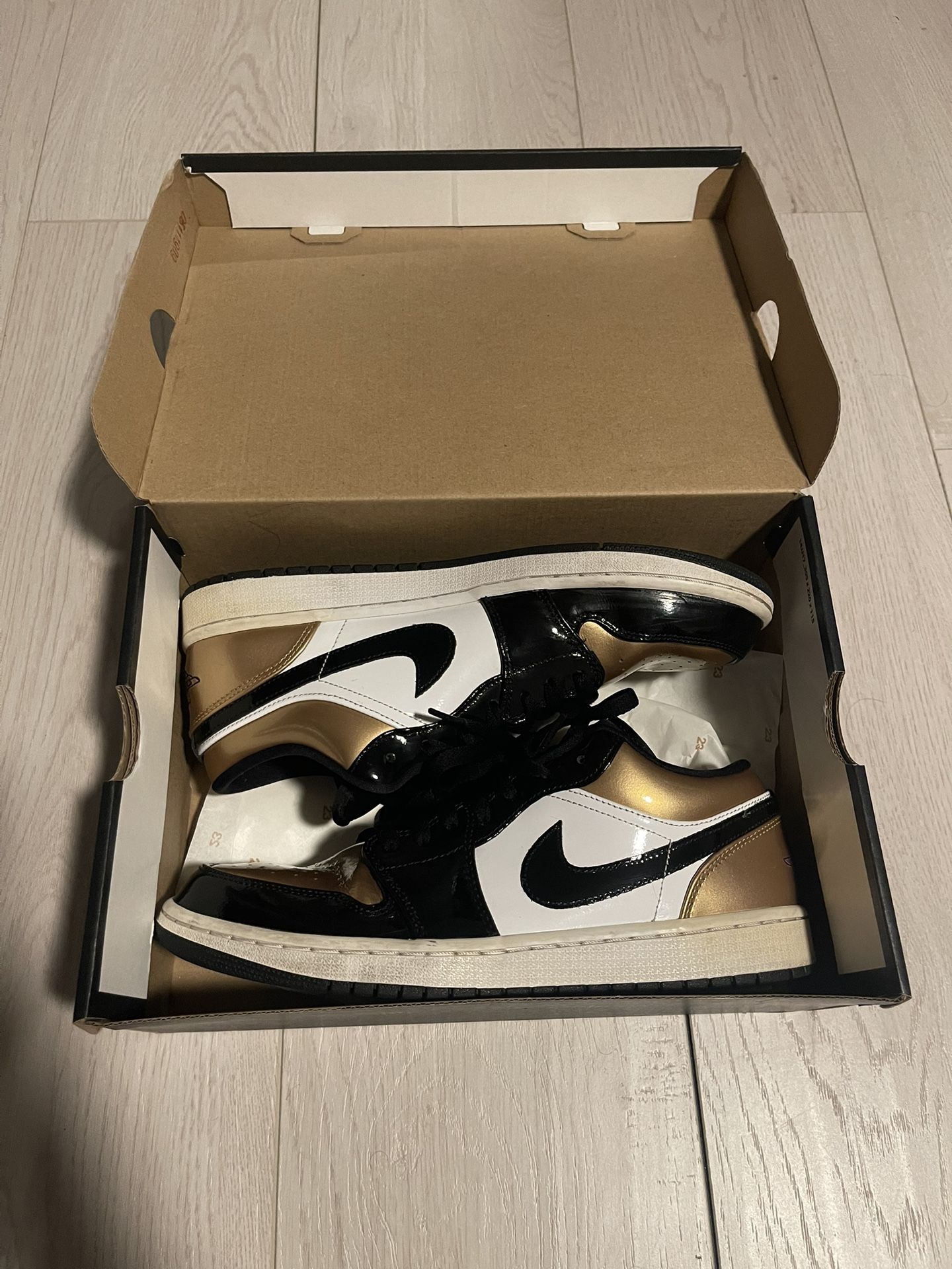Jordan 1 Low Gold Toe Size 10
