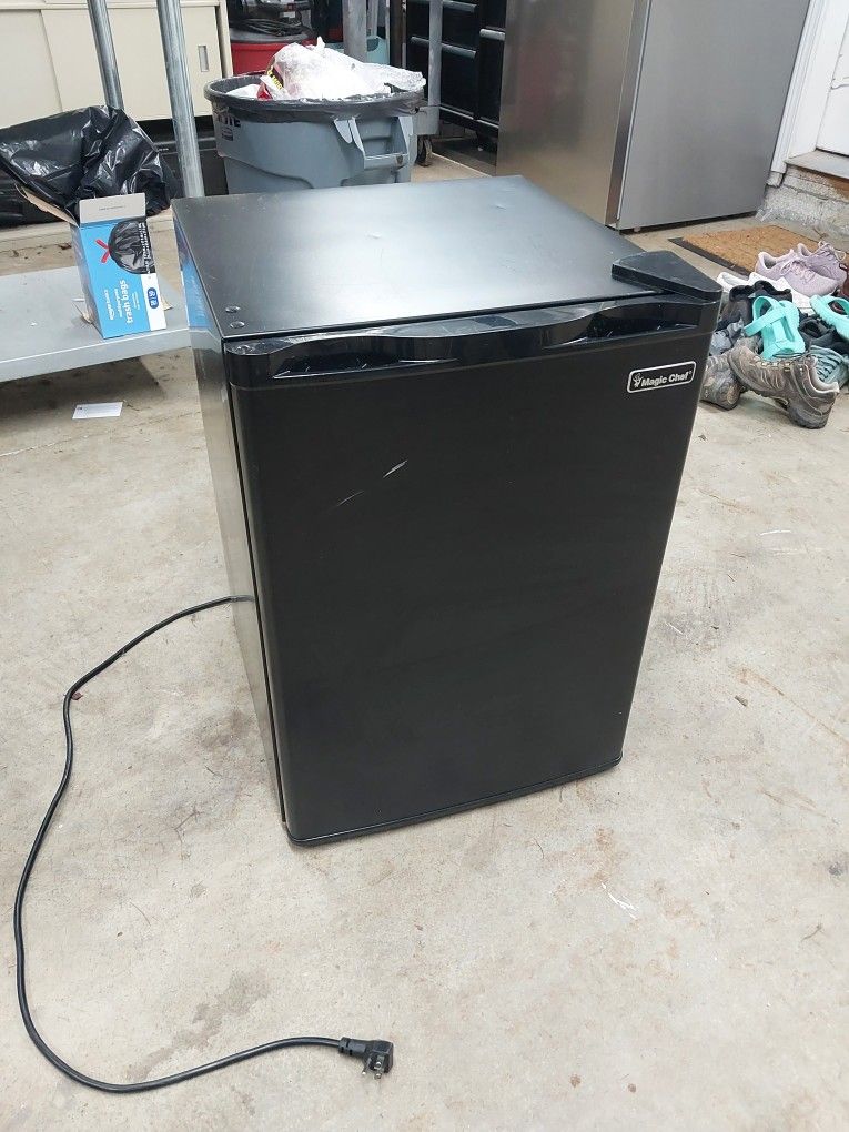 Magic Chef Mini Fridge 