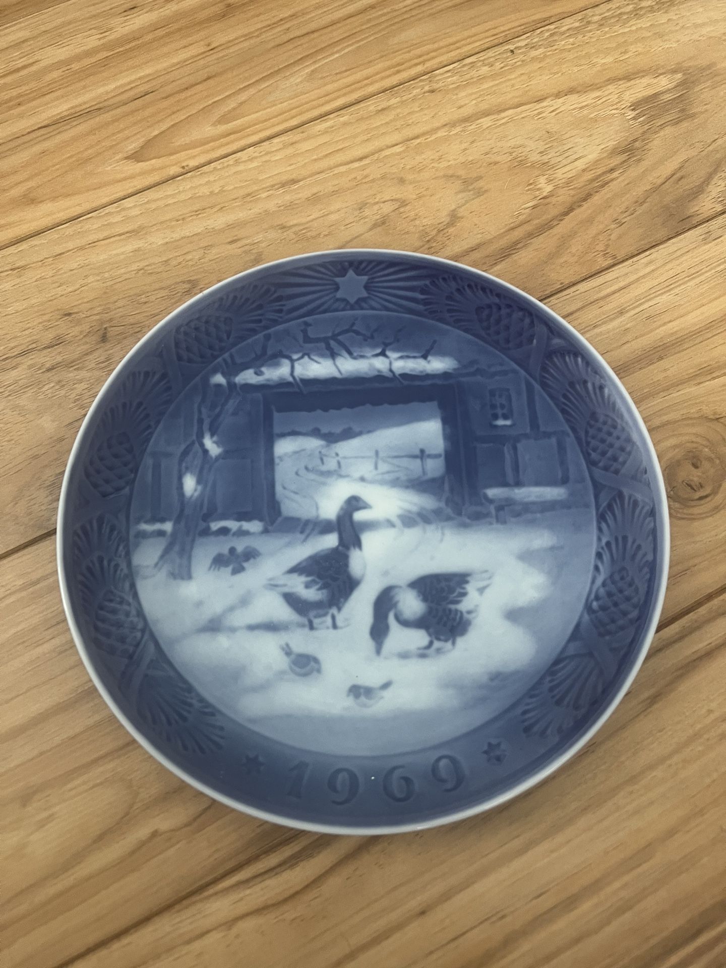 1969 Royal Copenhagen Christmas plate Mint Cond Orig Owner In The Old Farmyard