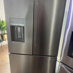 Selling Refrigerator Frigidaire Gallery French Door 36” Wide 