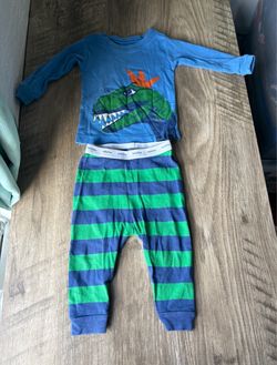 Baby Gap boys blue & green T-Rex print pajama 2 piece set size 6-12 months