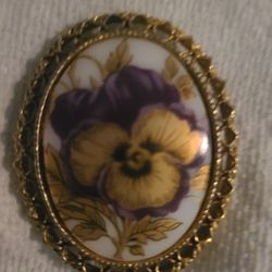 VINTAGE broach With Pansies BEAUTIFUL 