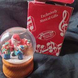 The San Francisco Music Box Company Santa Clause Giving Children Gifts Snow Globe