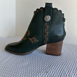 Seychelles Anthropology Taupe Dark Green Size 6 Embroidered Scalloped Ankle Boot