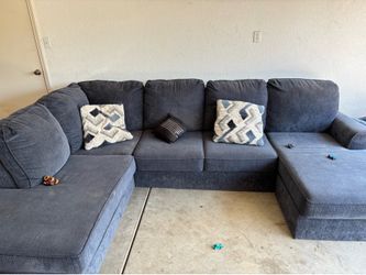 U-shaped sectional couch