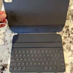 iPad 11 Smart Keyboard Folio