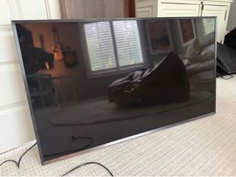 Samsung 50” TV with Wall Mount