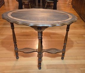 Antique oval parlor table, accent table