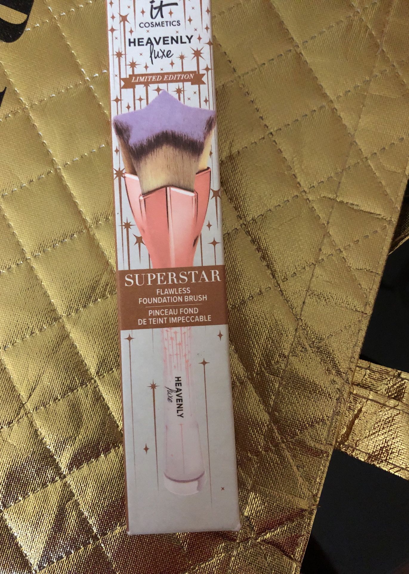 It cosmetics foundation Brush *New” In Unopened Box