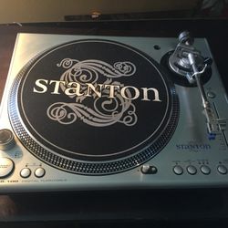 Stanton STR8-100 Turntable 