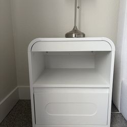 Set Of Two Nightstands And Lamps