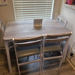 Kitchen/Dining Table & Chairs