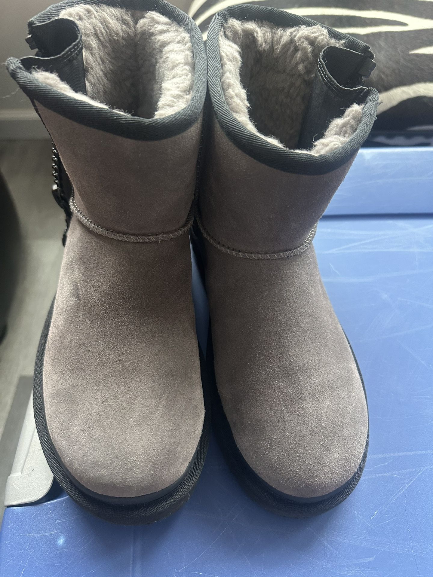 UGG zipper Boots